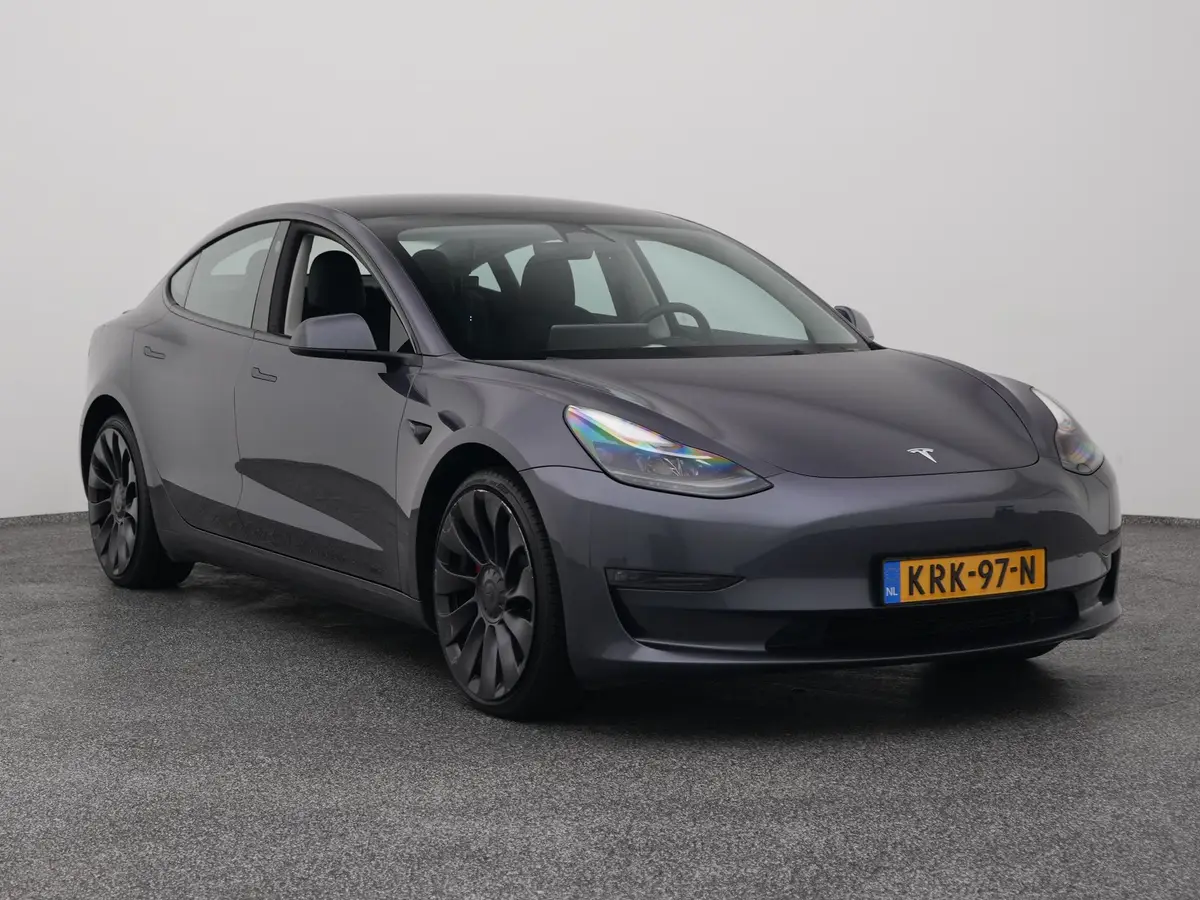 Tesla Model 3: foto 2