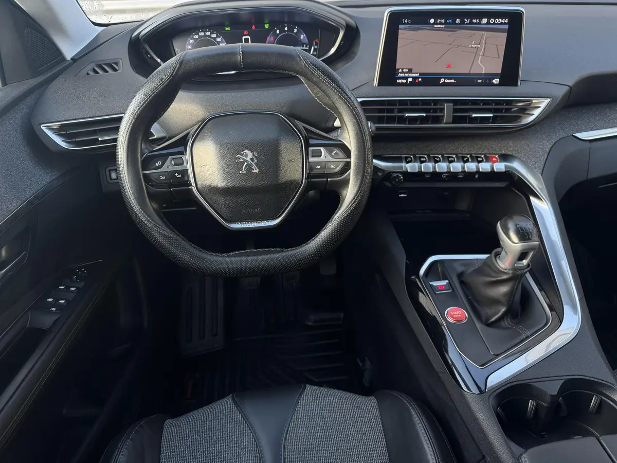 Peugeot 3008 1.2 PureTech Première: foto 2
