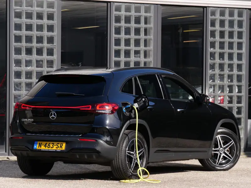 Mercedes-Benz EQA 67kWh AMG/ ELEKT. STOELEN/ 360° CAMERA/ TREKHAAK/ 2022 leasen bij DreamLease: foto 2