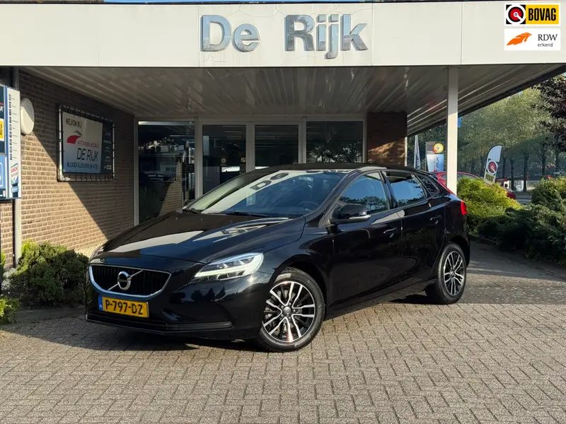 Volvo V40 2.0 T2 Momentum | Navi, PDC, Cruise, Trekhaak afn., Climate | 2019 leasen bij DreamLease: foto 1