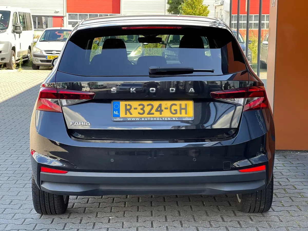 Škoda Fabia 1.0TSI|Virtual dash|Cruise|LED|PDC|PANO|Carplay: foto 27