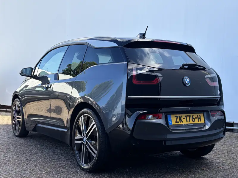 BMW i3 Executive Edition 120Ah 42 kWh Warmtepomp Carplay Stoelverw. 2019 leasen bij DreamLease: foto 2