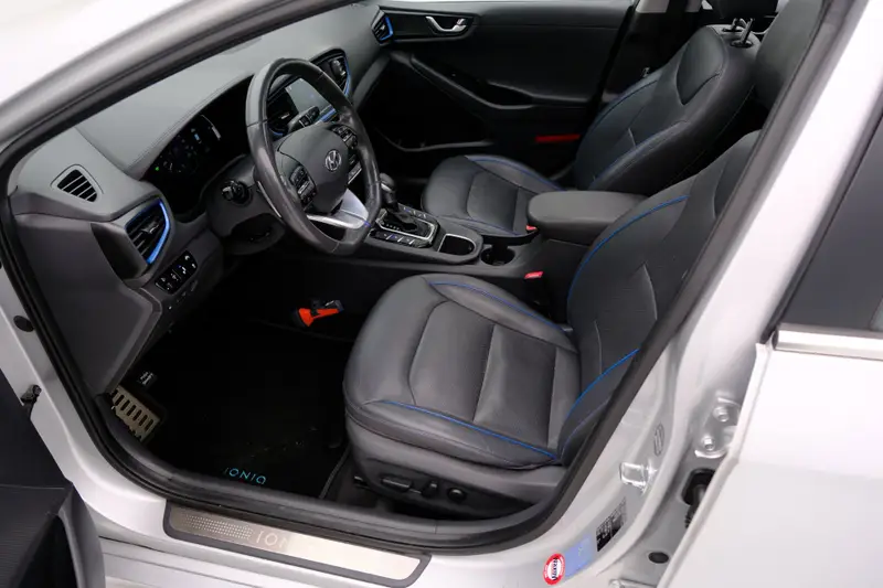 Hyundai IONIQ 1.6 GDi Premium Aut. Pano/Schuifdak|Leder|Navi|Cam|CarPlay|LMV 2020 leasen bij DreamLease: foto 2