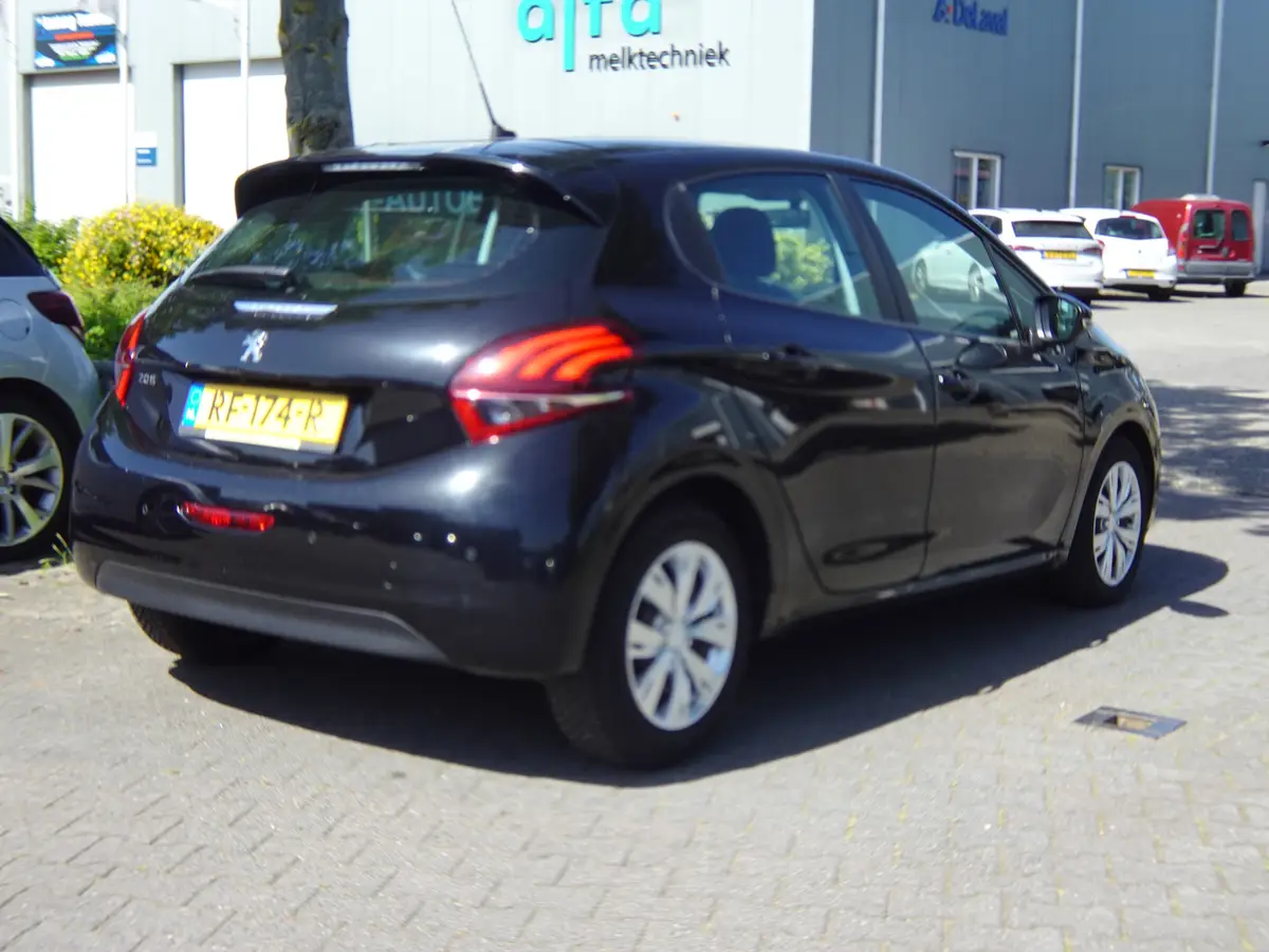 Peugeot 208 1.2 5-Drs Blue Lion: foto 2