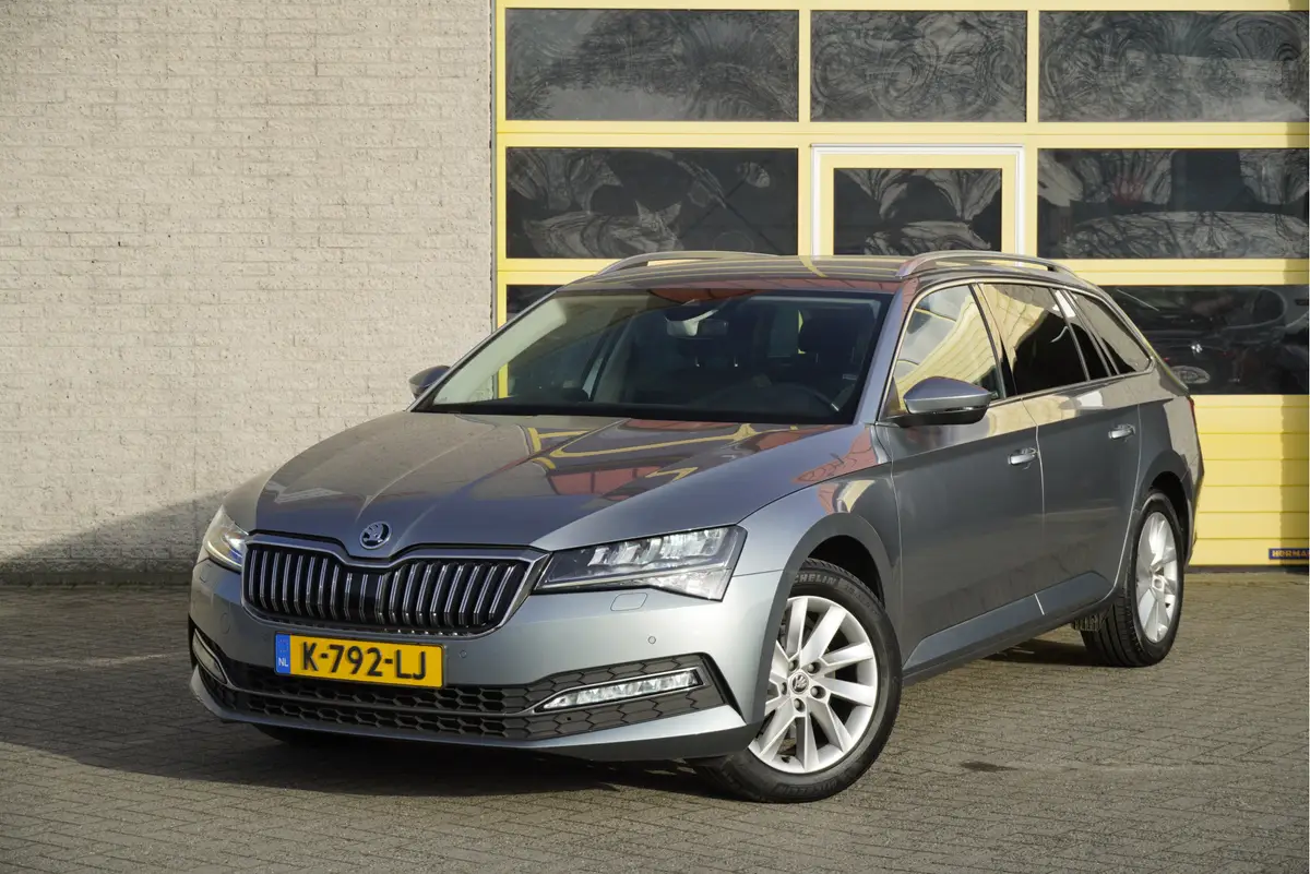 Škoda Superb Combi 1.5 TSI ACT 150PK! Automaat Business Edition BJ2021 Lmv 17" | Led V+A | Pdc | Navi | Keyless entry | Trekhaak | App-Connect | Dashboard verlichting | Climate control | Cruise control | Elek. Be stoel + Mem | Verwarmde voorstoelen | Extra getint glas: foto 1