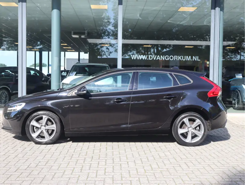 Volvo V40 2.0 T3 Momentum 2016 leasen bij DreamLease: foto 2
