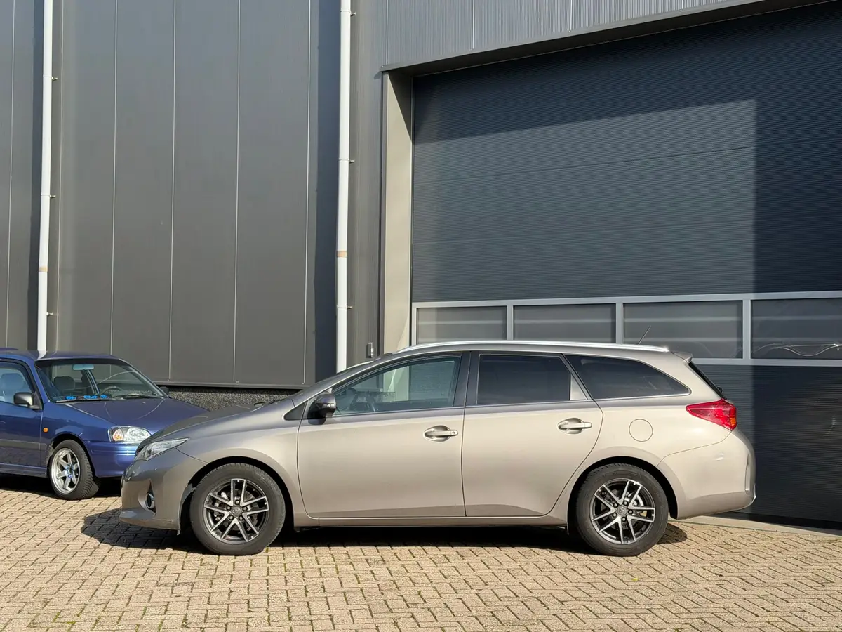 Toyota Auris Touring Sports 1.6 Aspiration bj.2014 Camera|Navi|Clima|OH historie.: foto 2