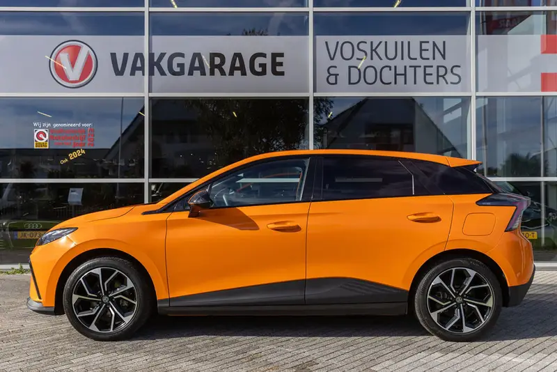 MG MG4 EV Electric Luxury 64 kWh Trekhaak 2024 leasen bij DreamLease: foto 2