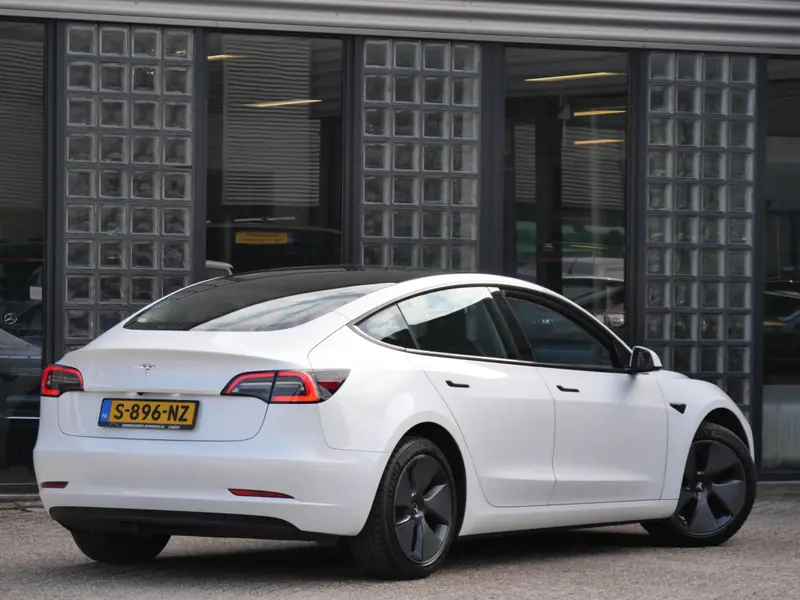 Tesla Model 3 RWD 60kWh PLUS/ WARMTEPOMP/ LFP ACCU/ 2023 leasen bij DreamLease: foto 2