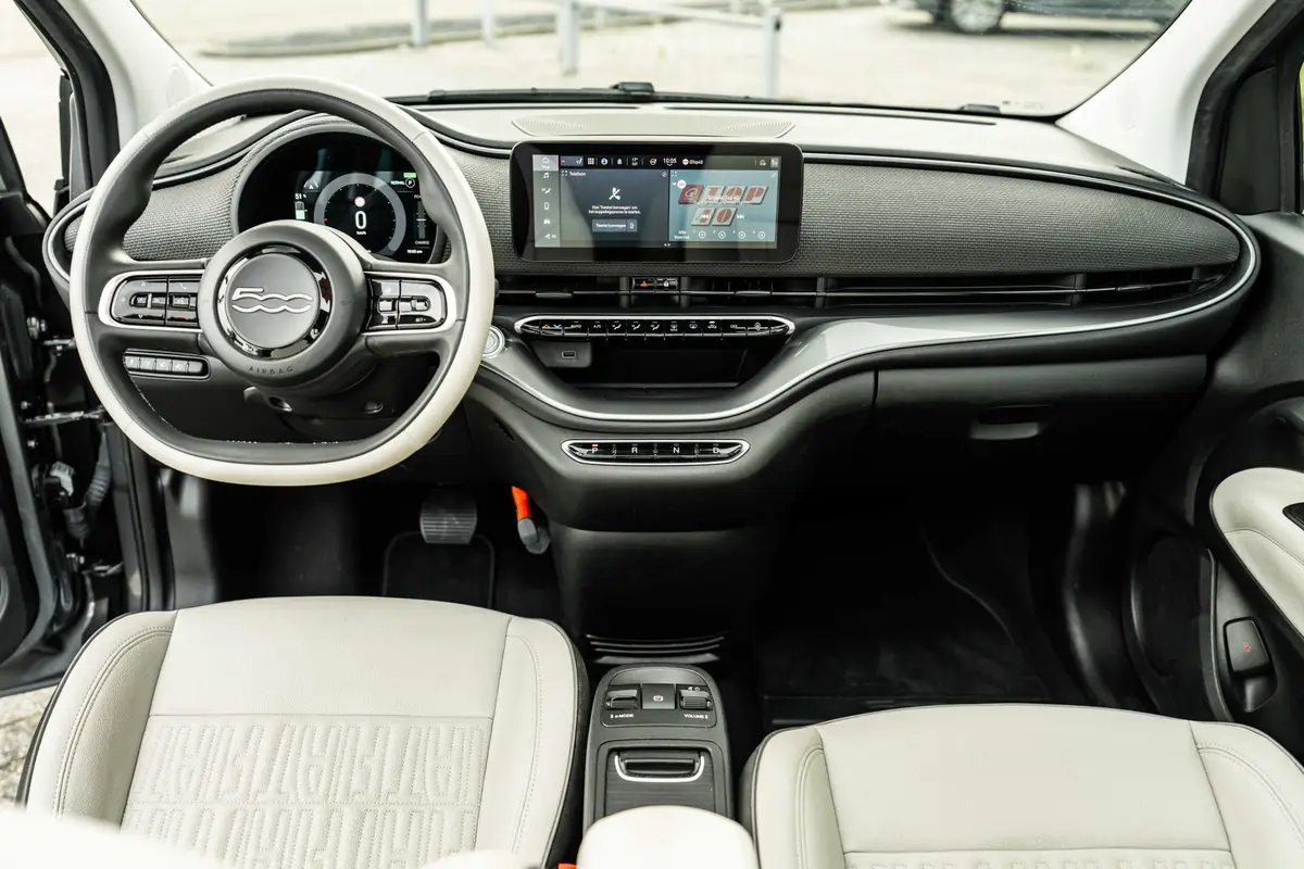 Fiat 500C La Prima 42 kWh: foto 2