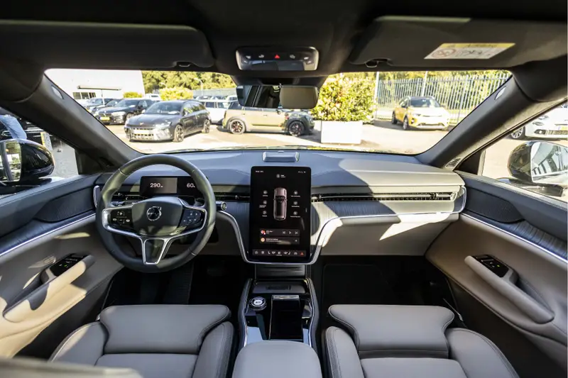 Volvo EX90 Single Motor Core 7p. 104 kWh 2025 leasen bij DreamLease: foto 2