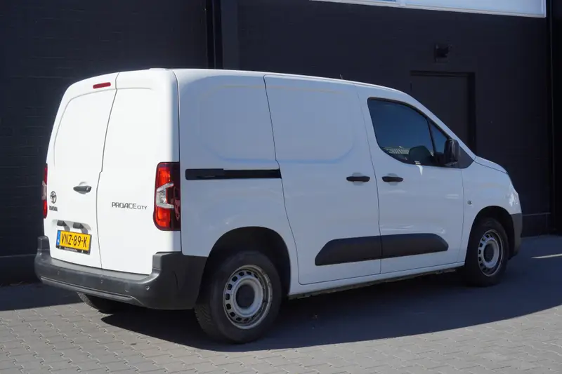 Toyota ProAce CITY 1.5 D-4D EURO 6 2022 leasen bij DreamLease: foto 2