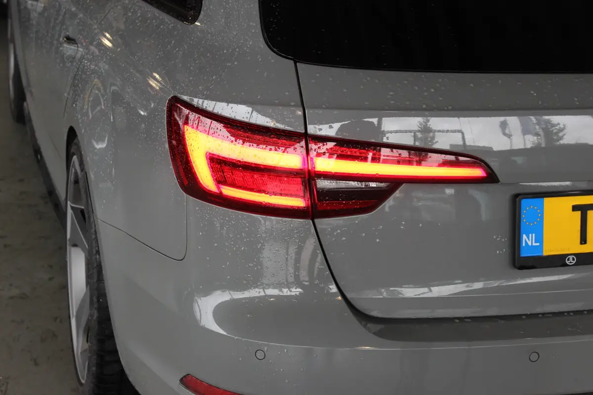 Audi A4 Avant 2.0 TFSI MHEV S-Line Black Edition: foto 23