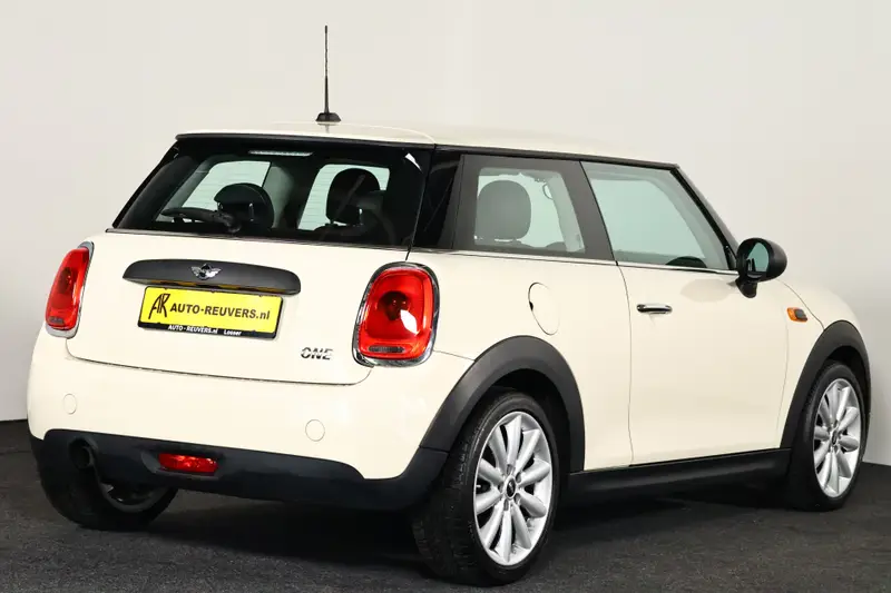 MINI Cooper 1.2 One Pepper 2016 leasen bij DreamLease: foto 2