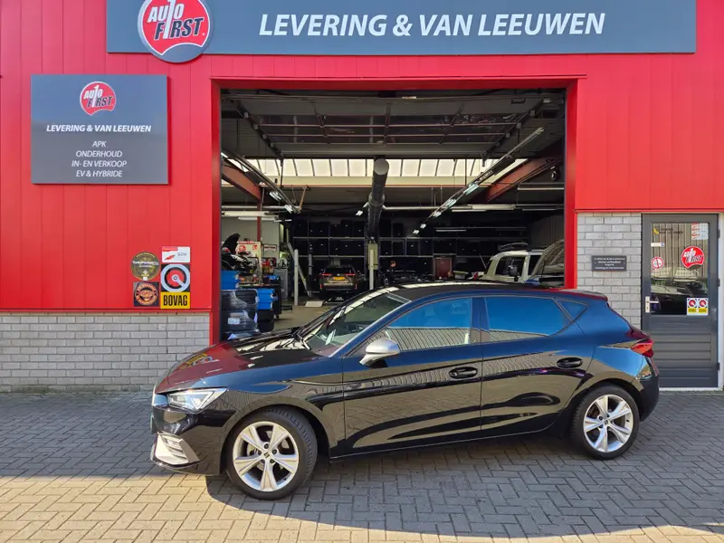 SEAT Leon 1.5 eTSI FR Business Intense Automaat/ Stuur en stoel verwarming/ Navigatie/ Adapt. Cruise control/ Rijklaaprijs! 2023 leasen bij DreamLease: foto 1