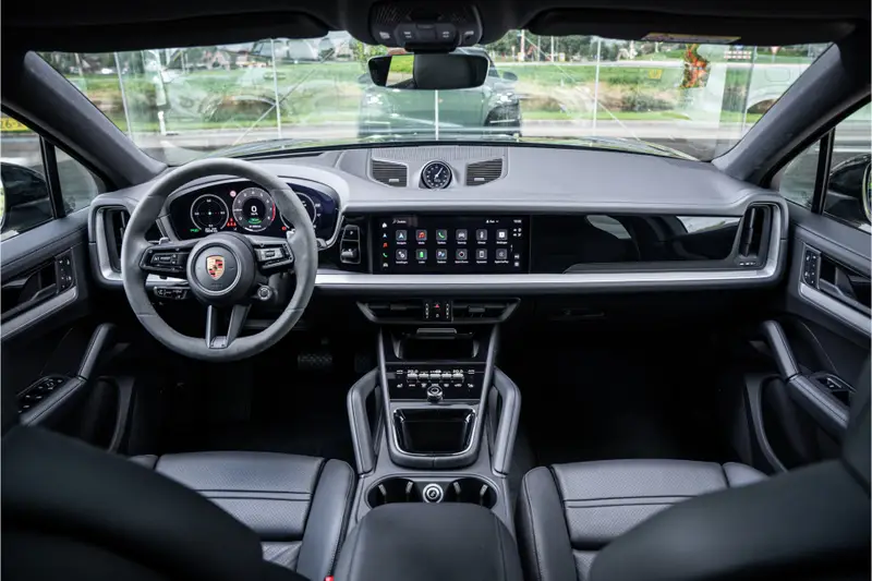 Porsche Cayenne Coupé 3.0 E-Hybrid ** Sport Design ** Luchtvering ** 18-weg ** HUD ** BOSE ** Sportuitlaat ** Sport Chrono ** 2025 leasen bij DreamLease: foto 2