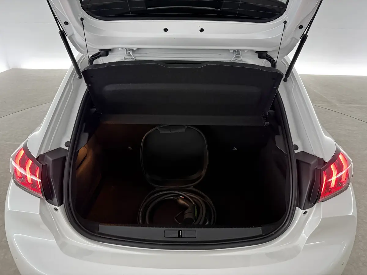 Peugeot e-208 EV GT 50 kWh: foto 43