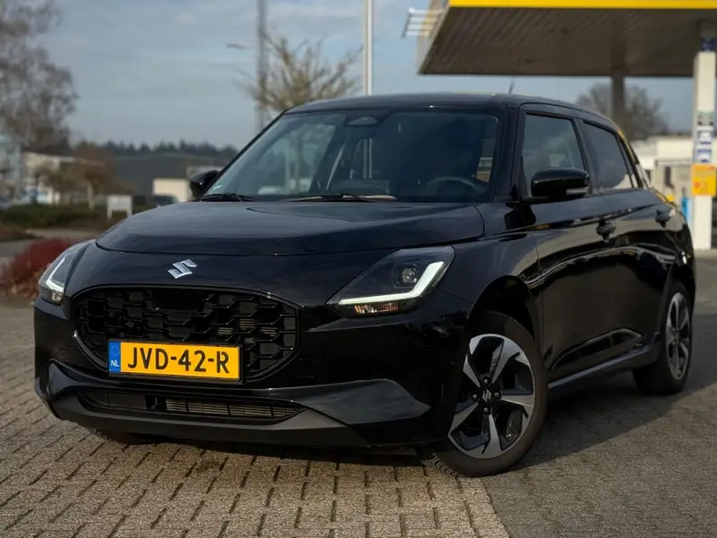 Suzuki Swift 1.2 STYLE SMART HYBR. KEYLESS ECC CAMERA NAVI ADD. CRUISE 2025 leasen bij DreamLease: foto 1