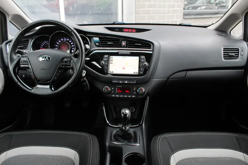 Kia cee'd 1.0 T-GDi DynamicLine 2016 leasen bij DreamLease: foto 2