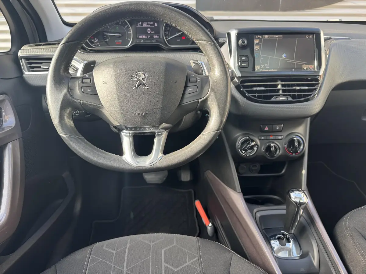 Peugeot 2008 1.2 PureTech Blue Lion: foto 2