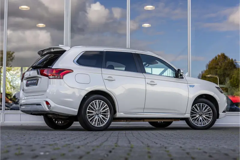 Mitsubishi Outlander 2.4 PHEV Instyle 2019 leasen bij DreamLease: foto 2