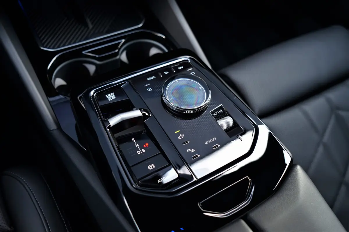 BMW 5 Serie 530e M-sport 299pk: foto 23