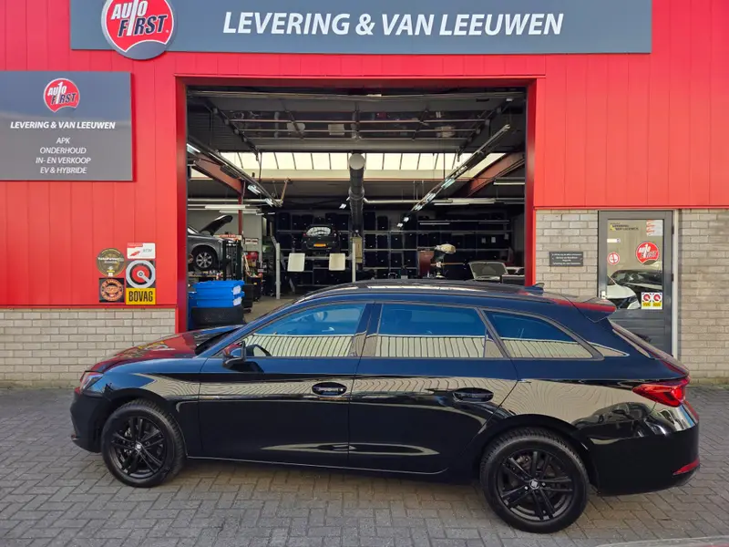 SEAT Leon Sportstourer 1.0 eTSI Style Business Intense Automaat/ Elekt. Trekhaak/ Stuur en stoel verwarming/ Rijklaarprijs! 2024 leasen bij DreamLease: foto 2