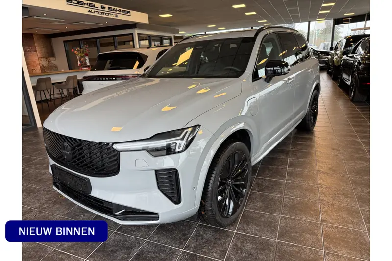 Volvo XC90 T8 Recharge Plus Black Edition ** Four-C ** Trekhaak ** Panodak ** Sportstoelen 2026 leasen bij DreamLease: foto 1