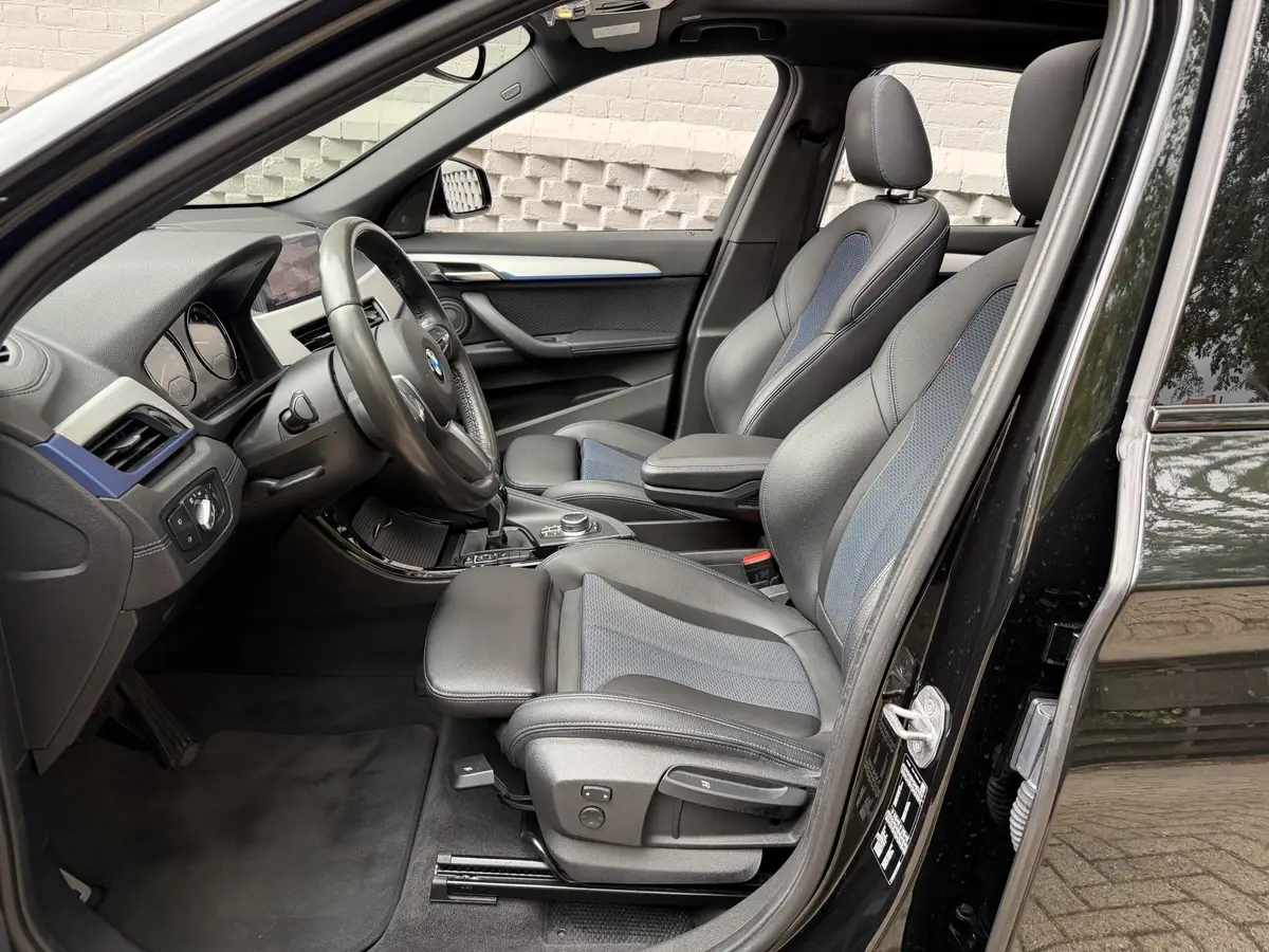 BMW X1 sDrive20i High Executive M sport Black edition Panorama dak Carplay: foto 2