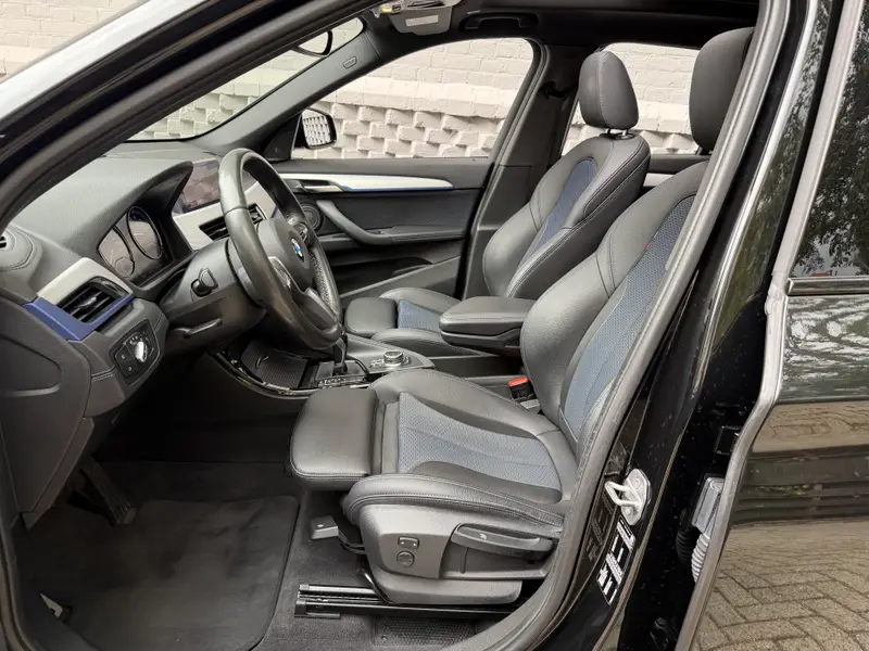 BMW X1 sDrive20i High Executive M sport Black edition Panorama dak Carplay 2019 leasen bij DreamLease: foto 2