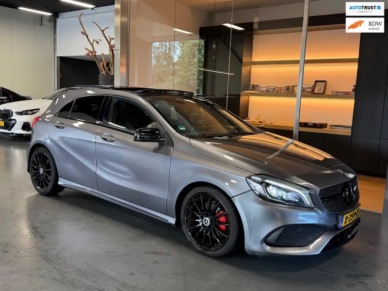 Mercedes-Benz A-Klasse 180 Amg night Panorama Camera Facelift 2016 leasen bij DreamLease: foto 1