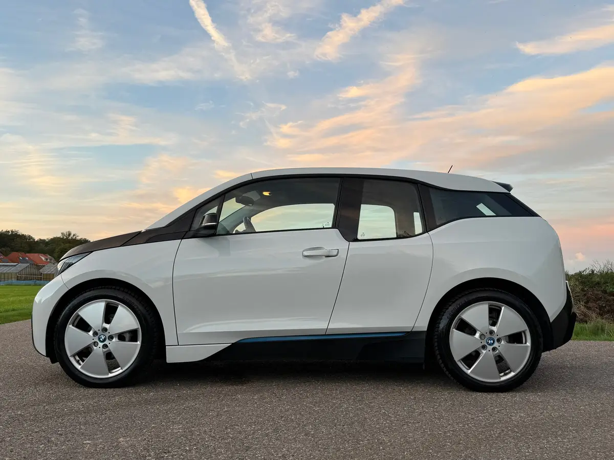 BMW i3 Range Extender Comfort Advance Automaat | 1e Eigenaar | 19" Velgen | Stoelverwarming | Navi | Clima | PDC | Cruise | LED |: foto 2