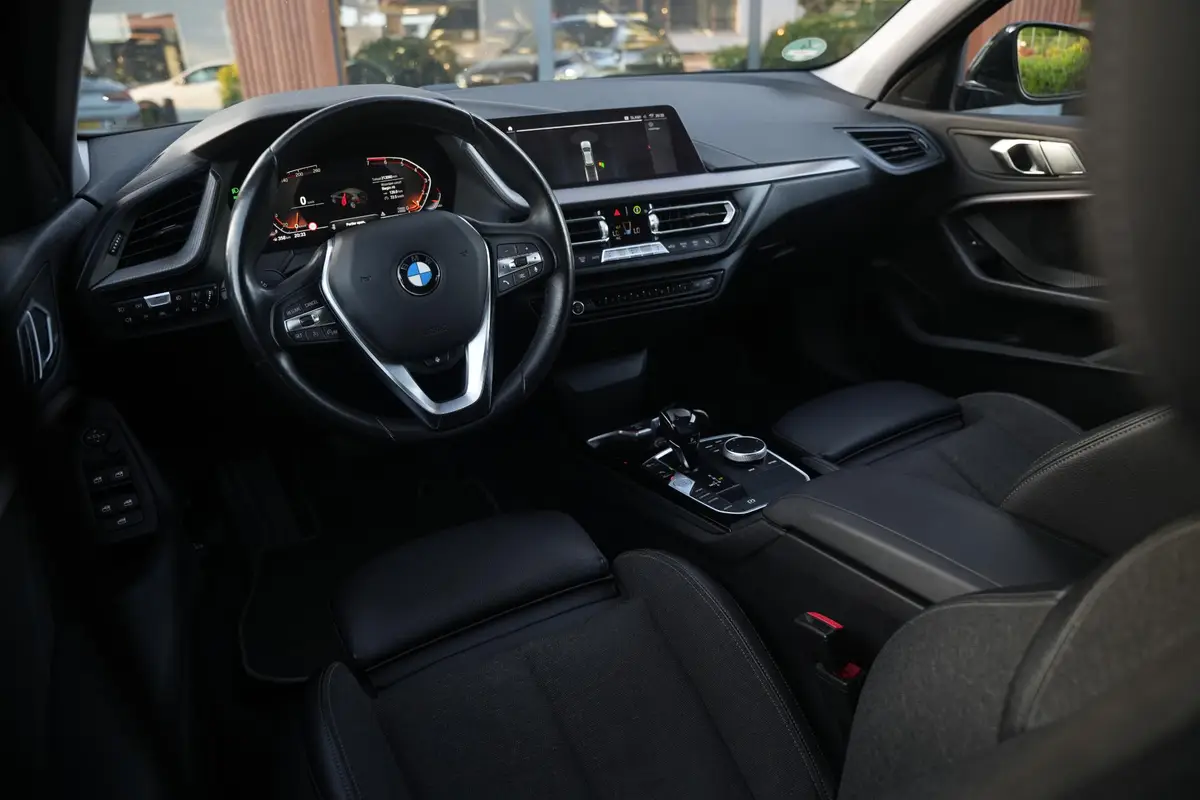 BMW 1 Serie 118i Executive Edition: foto 2