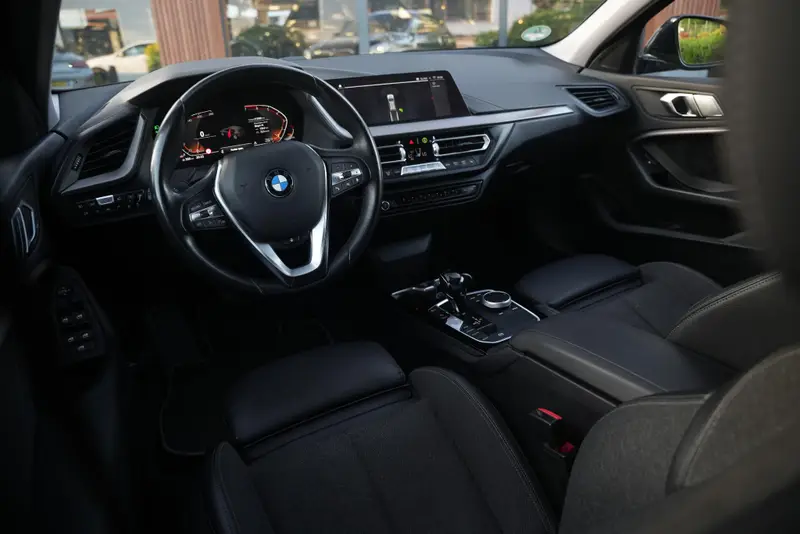 BMW 1 Serie 118i Executive Edition 2020 leasen bij DreamLease: foto 2