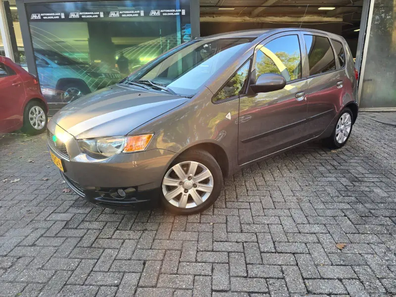 Mitsubishi Colt 1.3 Edition Two 2013 leasen bij DreamLease: foto 1