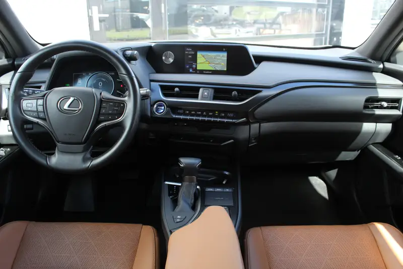 Lexus UX 250h Luxury Line 2019 leasen bij DreamLease: foto 2