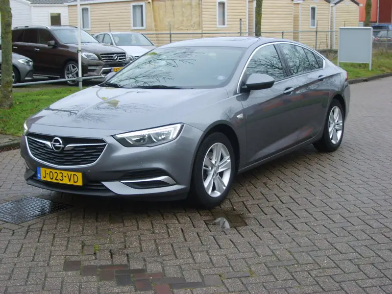 Opel Insignia Grand Sport 1.5 Turbo Business Executive Schuifdak 2020 leasen bij DreamLease: foto 1
