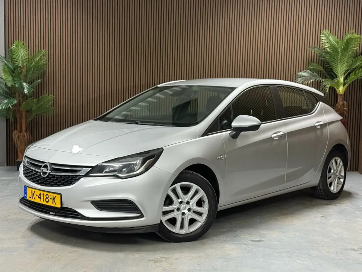Opel Astra 1.0 Edition: foto 1