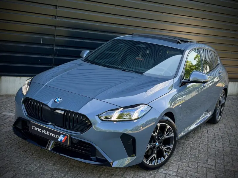 BMW 1 Serie 120 PANO|HUD|360°|MEMORY|KEYLESS VOL! 2024 leasen bij DreamLease: foto 1