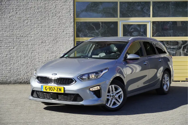 Kia Ceed Sportswagon 1.0 T-GDi DynamicPlusLine BJ2020 Lmv 16" | Led | Pdc | Navi | Achteruitrijcamera | Climate control | Cruise control | Verwarmd stuurwiel | Verwarmde voorstoelen | Leder/stof bekleding | Extra getint glas 2020 leasen bij DreamLease: foto 1