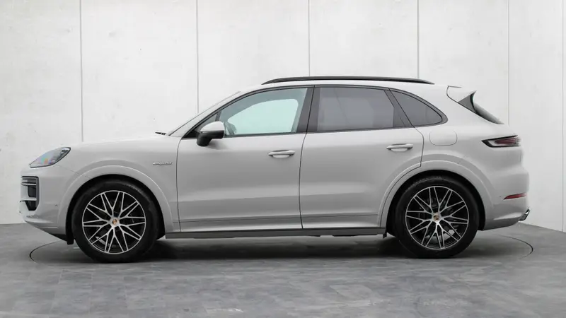 Porsche Cayenne 3.0 E-Hybrid SportDesign 2025 leasen bij DreamLease: foto 2