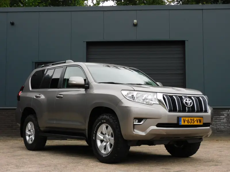 Toyota Land Cruiser 2.8 D-4D-F Challenger Window Van 2019 leasen bij DreamLease: foto 2
