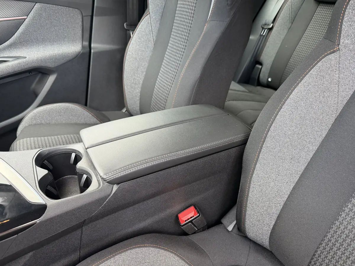 Peugeot 3008 1.2 PureTech Allure: foto 42