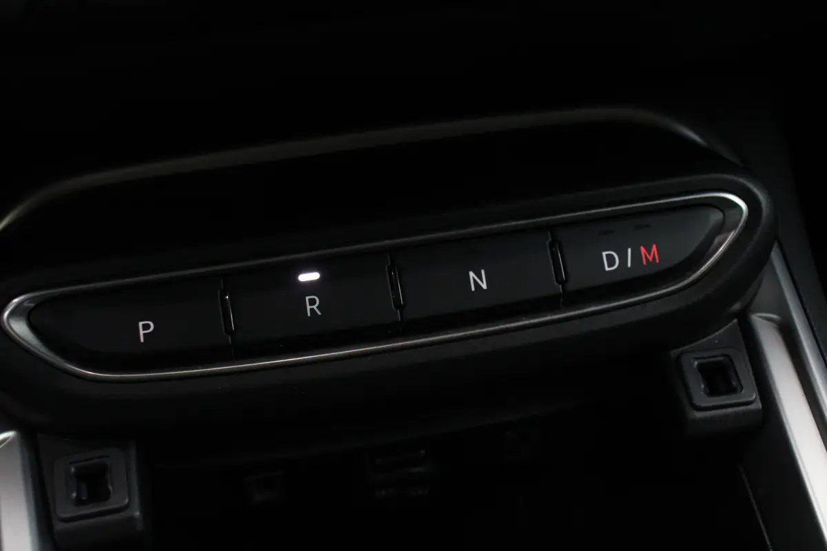 Jeep Avenger 1.2 e-Hybrid Summit: foto 24