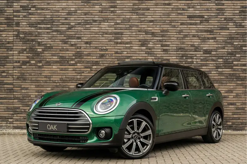 MINI Clubman 1.5 Cooper Aut. | Navigatie | Panorama | Chester Leder | PDC | 18"LM | NL Auto | British Racing Green 2022 leasen bij DreamLease: foto 2