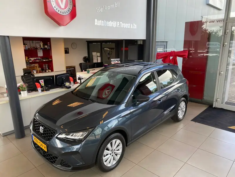 SEAT Arona 1.0 EcoTSI Style Automaat, Lage Kilometerstand,Apple Carplay Android/Auto,Virtual cockpit,Spraakbediening,Parkeersensoren,Lane assist,Airco,Cruisecontrol,Nieuwstaat 2024 leasen bij DreamLease: foto 2