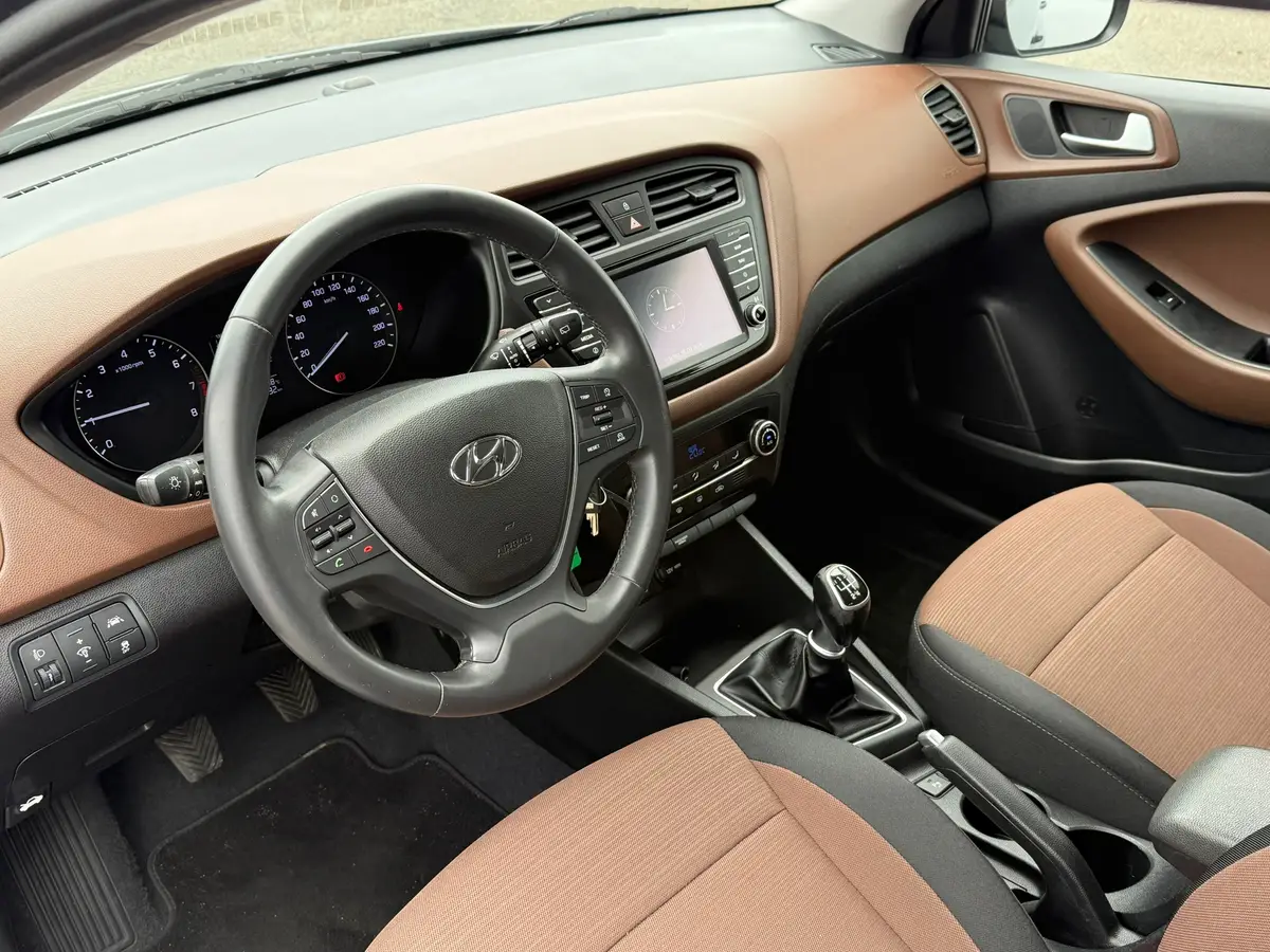 Hyundai i20 1.0 T-GDI Comfort Sportvelgen | AllSeason | Navigatie | Parkeersensoren | Bluetooth | Camera | Trekhaak !!: foto 2