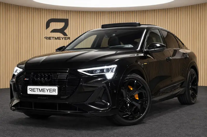 Audi e-tron Sportback 55 quattro S-Line 2023 leasen bij DreamLease: foto 1