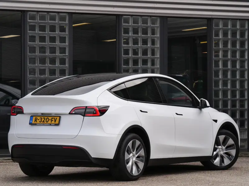 Tesla Model Y 75kWh AWD LONG RANGE/ ELEKT. KLEP/ PREMIUM AUDIO/ 2022 leasen bij DreamLease: foto 2