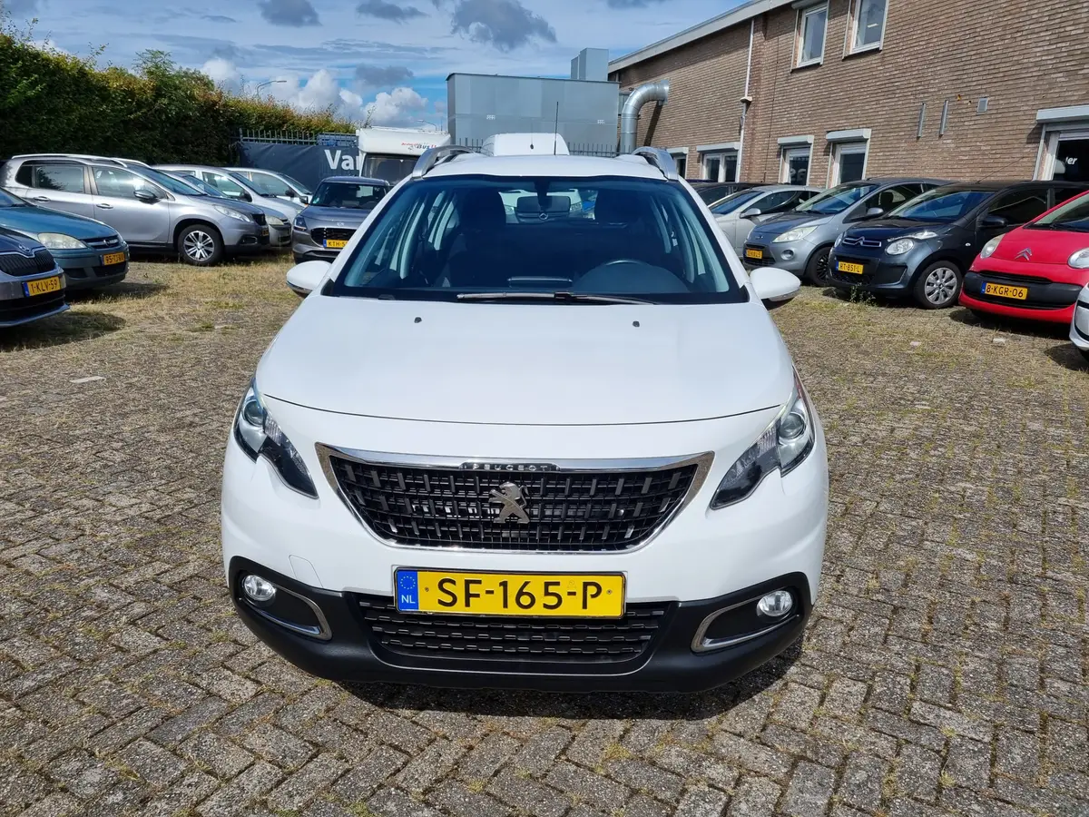 Peugeot 2008 1.2 PureTech Blue Lion: foto 2